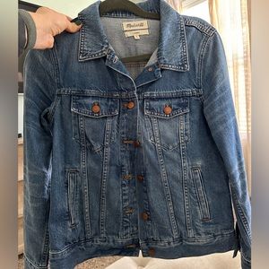 Women’s Madewell denim jacket worn once, great condition! Size med. Medium wash